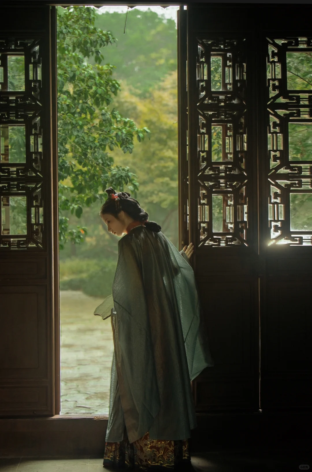 觉人间 万事到秋来 ，都摇落/明