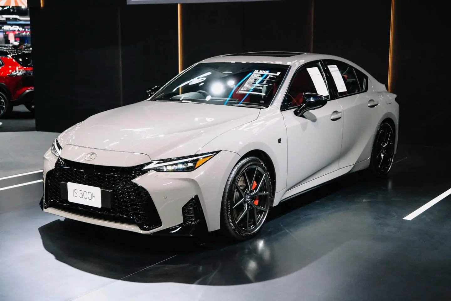 这是公路闪电？。IS 300h F Sport