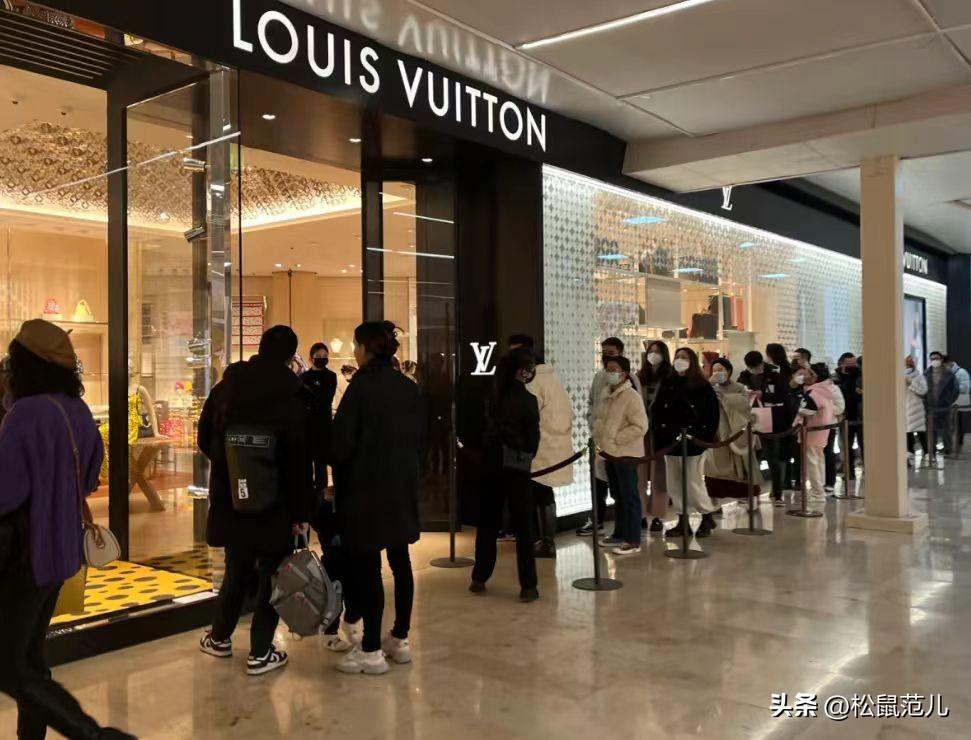 从没想过，奢侈品竟然能和性价比联系在一块，今年618唯品会算是抢跑了第一棒，CO