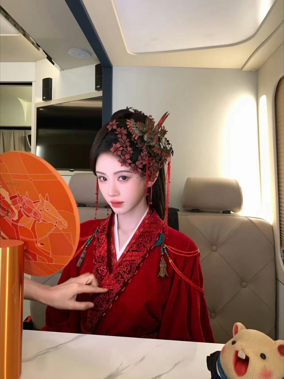 jjy 鞠婧祎万花世界 jjy 鞠婧祎苏绿夏“想用镜头记录你，但又怕眼睛错过你”