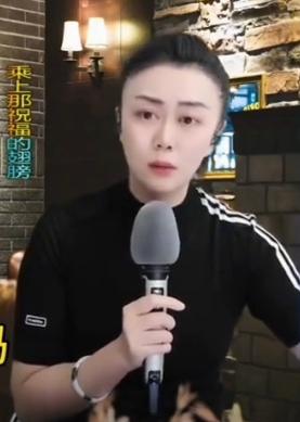 媛媛说二饼力哥他们俩越来越好，进步成长了，她对此没有功劳也有苦劳。
媛媛表示知道