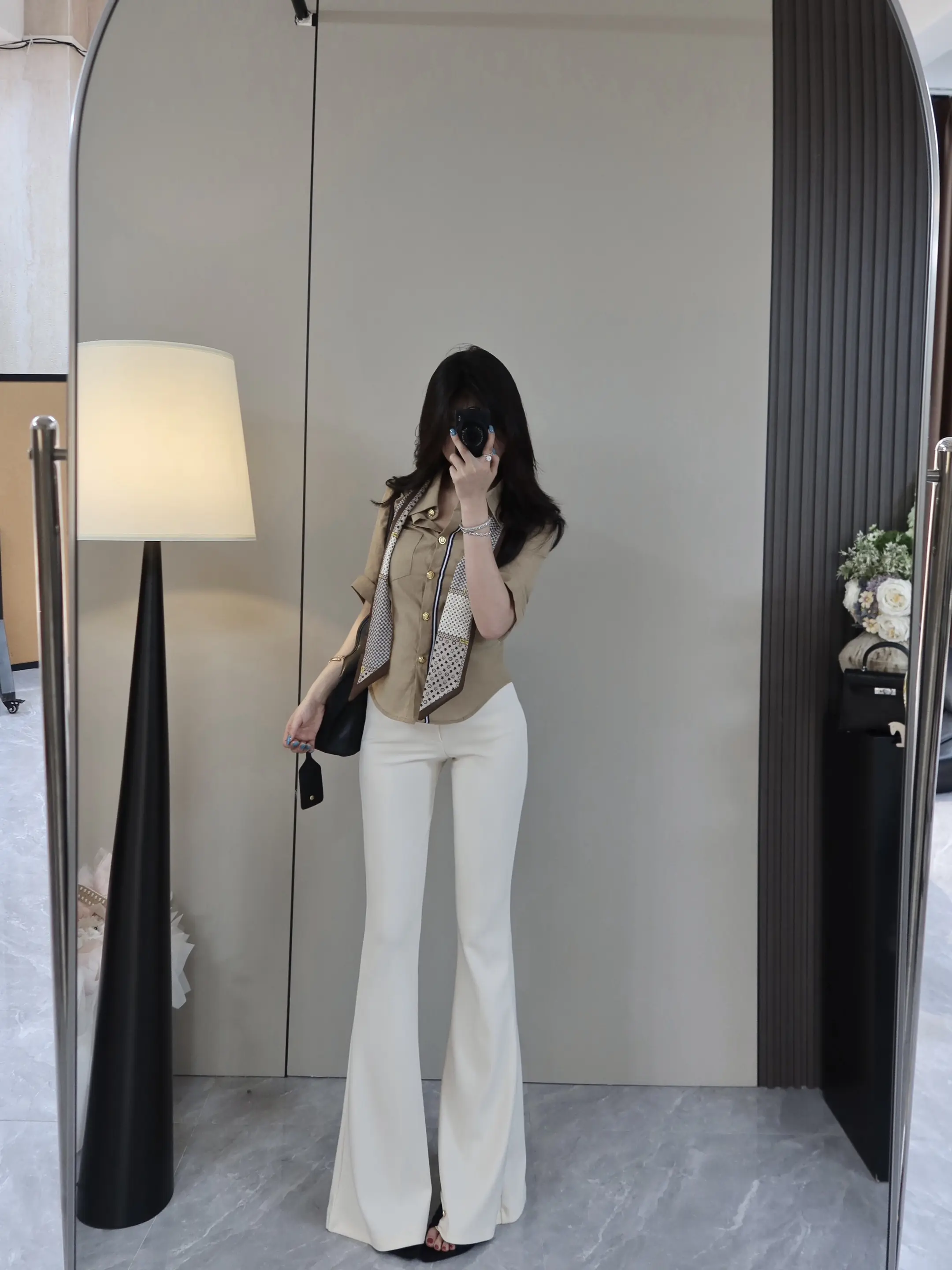 人总是执着于第一眼就喜欢上的人或物