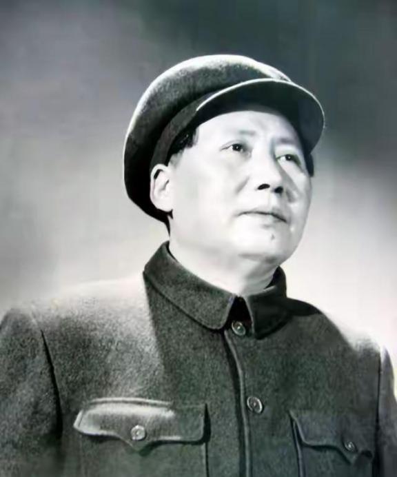毛主席晚年不止一次地复盘，认为自己在新中国成立后犯下的“最大历史错误”，就是没有