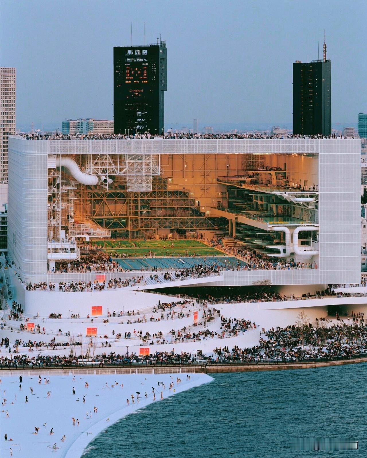 沈阳浑河边的建筑太普通了！
其实可以多建点图中这样的建筑，夏天在外面，冬天在室内