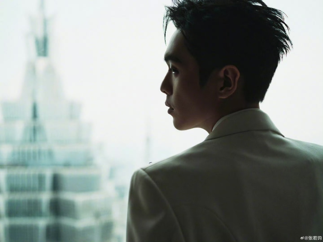 #张若昀出席星光大赏##张若昀是来星光大赏还债的吧# 来了来了，张若昀官宣出席星