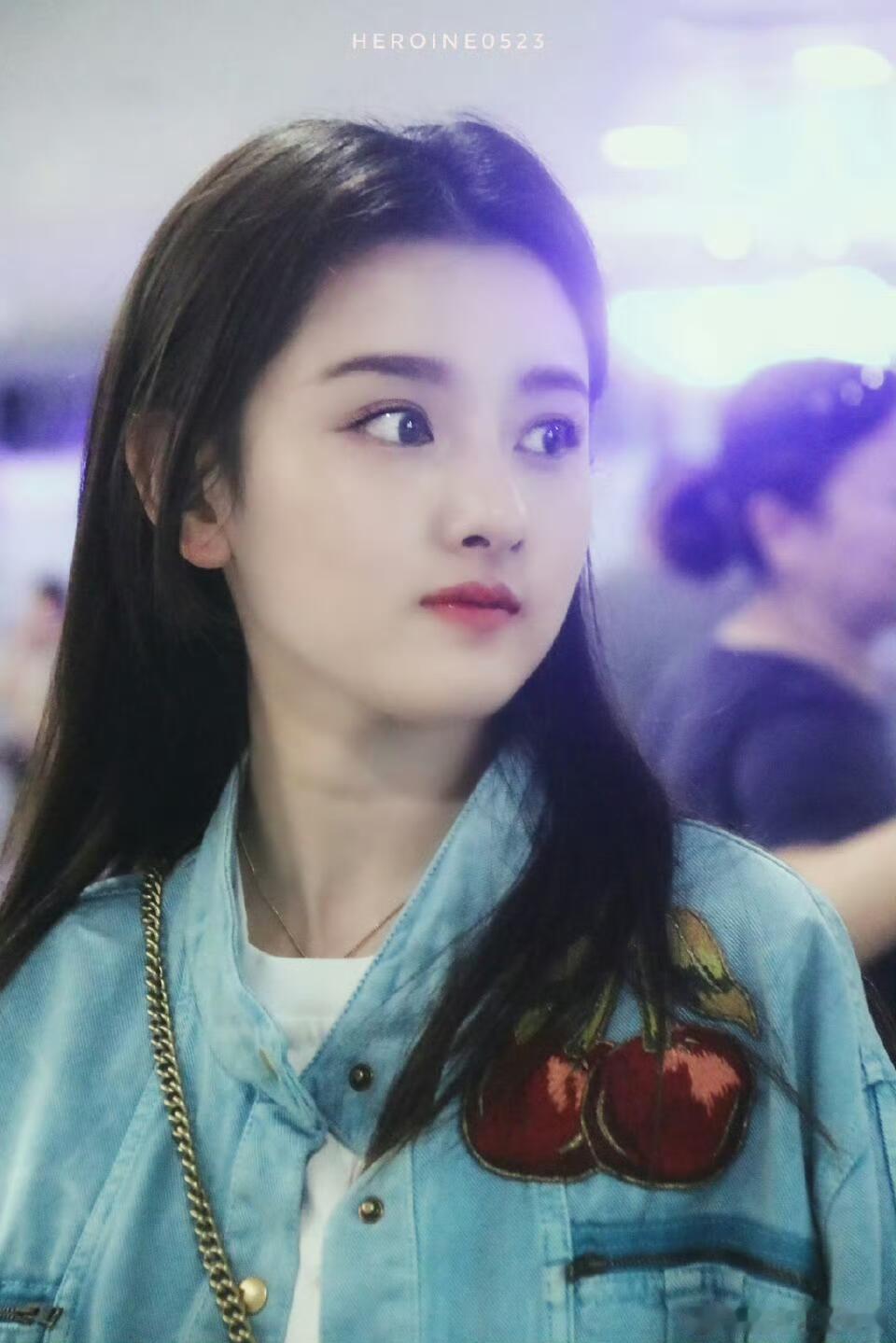 像我那刚回国的白月光那个时候的宋祖儿好温婉可爱啊☺️ ​​​