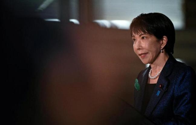 日本首相高市早苗现在估计连觉都睡不踏实，一本杂志、一群企业、外加不断贬值的日元，