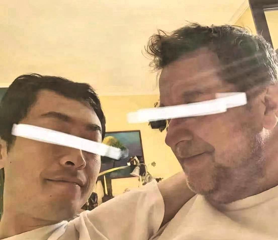 沈阳那位大姐，抱着手机哭到天亮，眼睛肿得像核桃，最后狠心把账号都注销了。起因是她