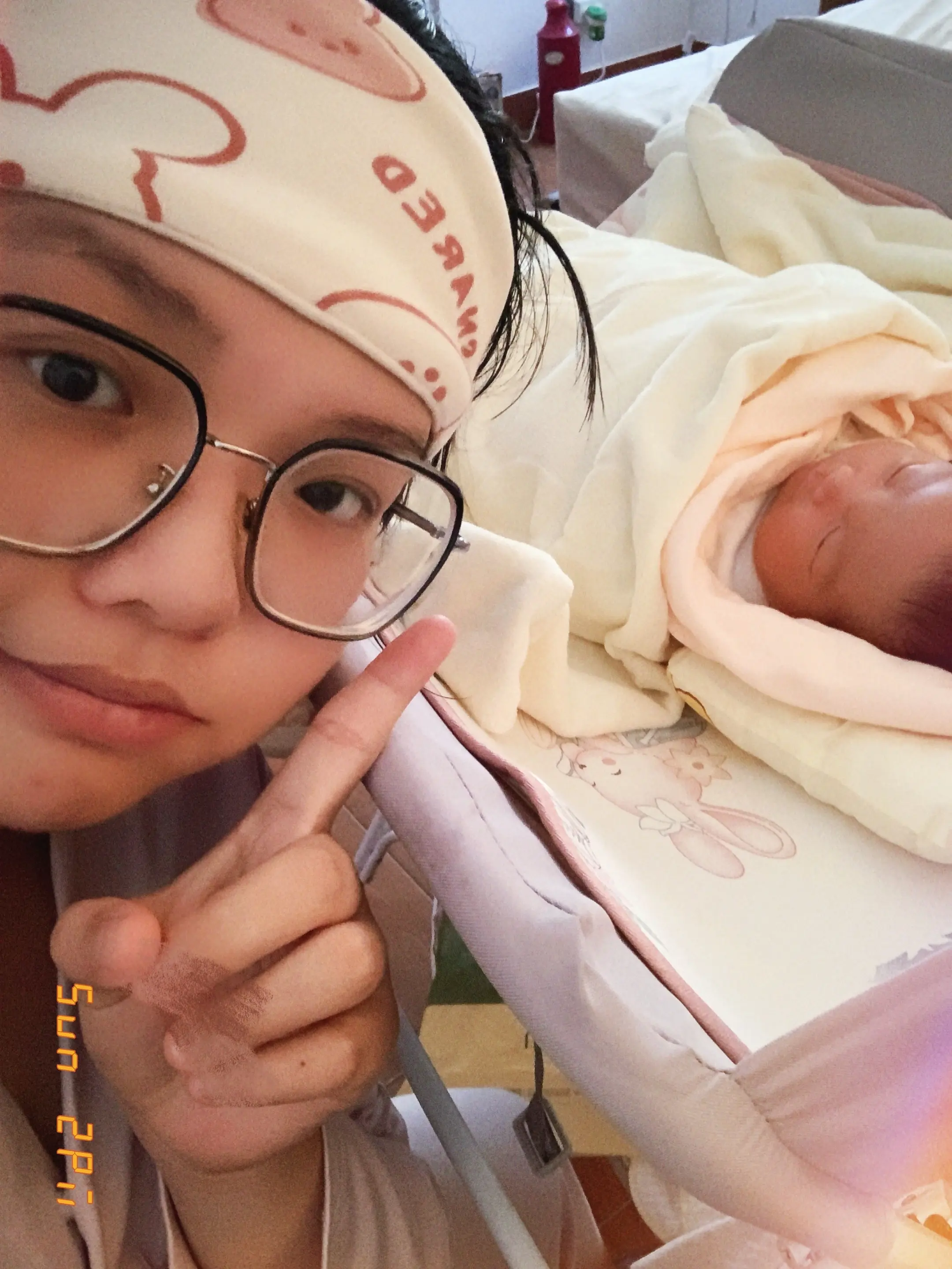 女人这一生  也许分娩之痛都不曾掉过一滴眼泪 带娃的路上却泪雨滂沱  ...