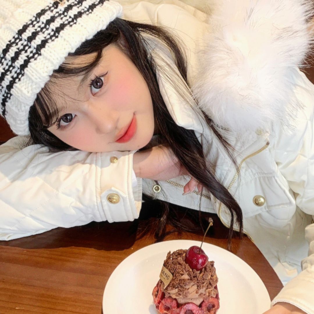 和甜品一起拍好有头像感！