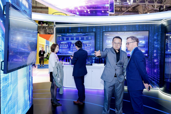 云智筑基 共创AI新时代 中国电信亮相MWC2026