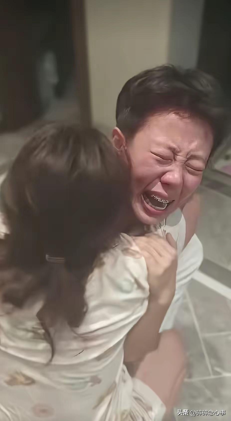 泪奔！山西那个查分现场的视频我看了好几遍。女孩输准考证号的时候手指头在抖，屏幕上