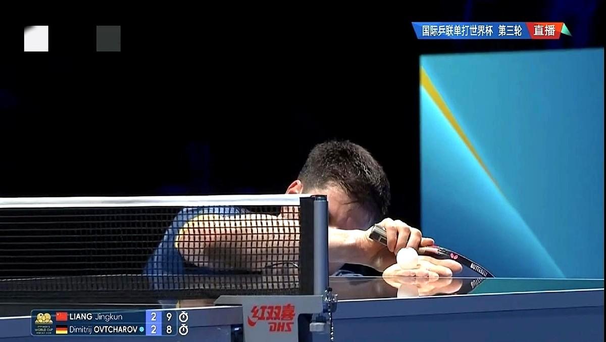 这发球姿势，简直是乒乓球界的“卧龙凤雏”！

德国老将奥恰洛夫，一个两米高的壮汉