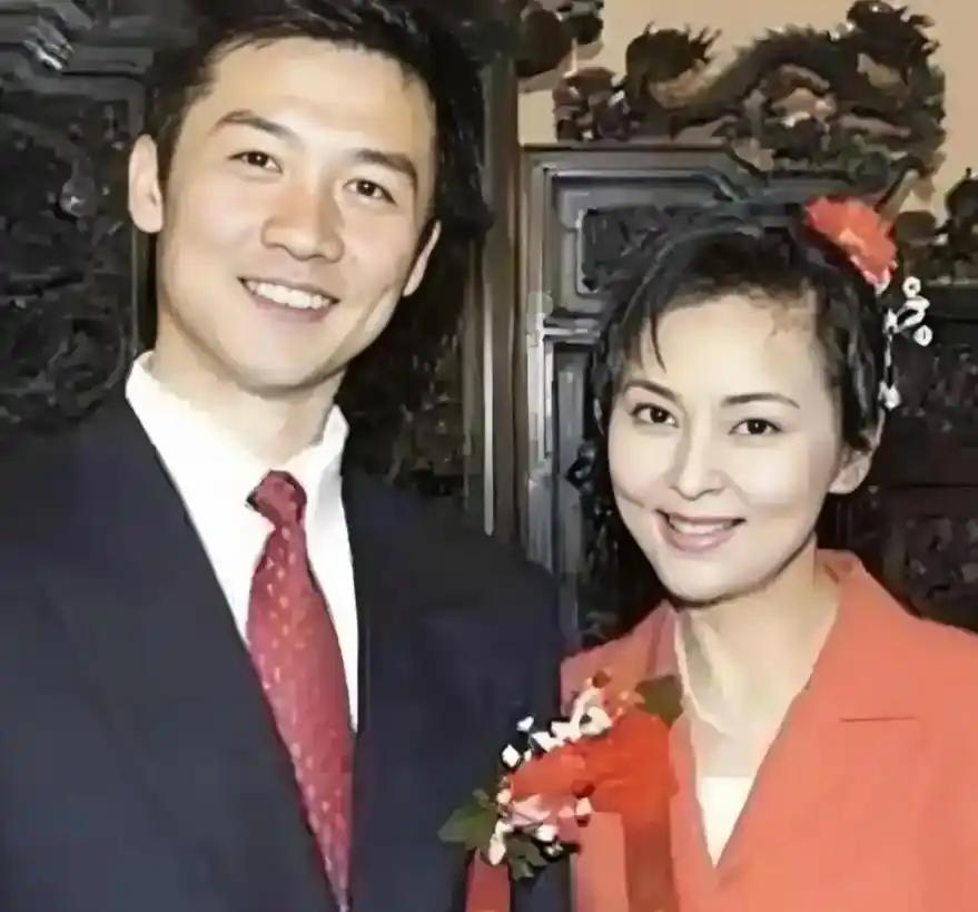 2011年，黄志忠把自己在北京的两套千万房产、200万存款和名下所有车，一把塞给