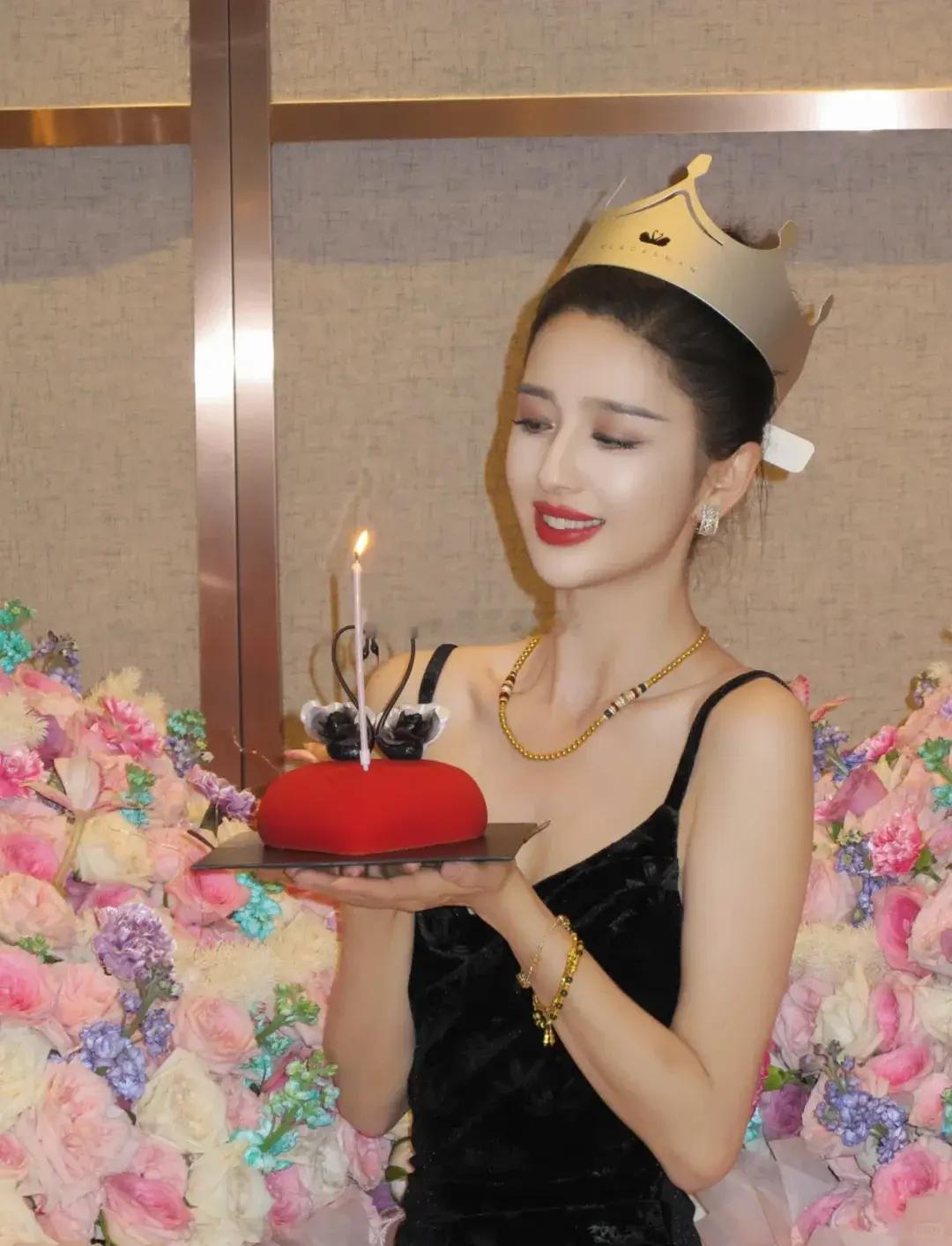 丫丫浓妆好美小陈思成你实在是太像了，哈哈哈哈哈服了 