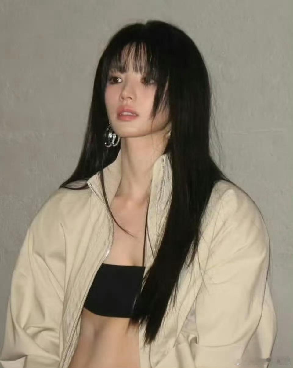 田曦薇的这个造型p的是不是有点奇怪了 