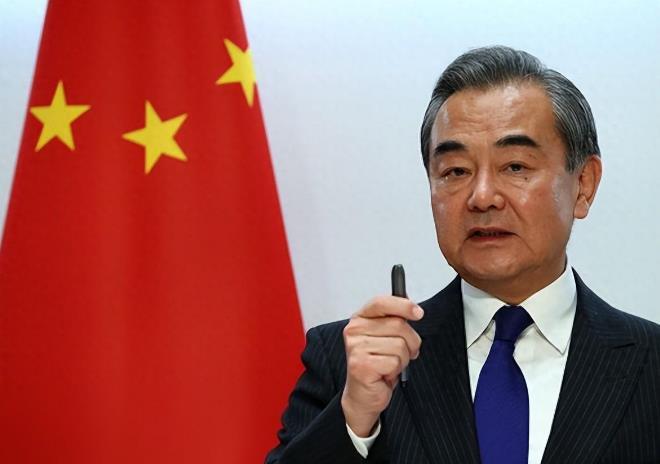 王毅点名要见的人，澳方还没安排妥当，黄英贤出言不逊，中方回应。
 
王毅外长点名