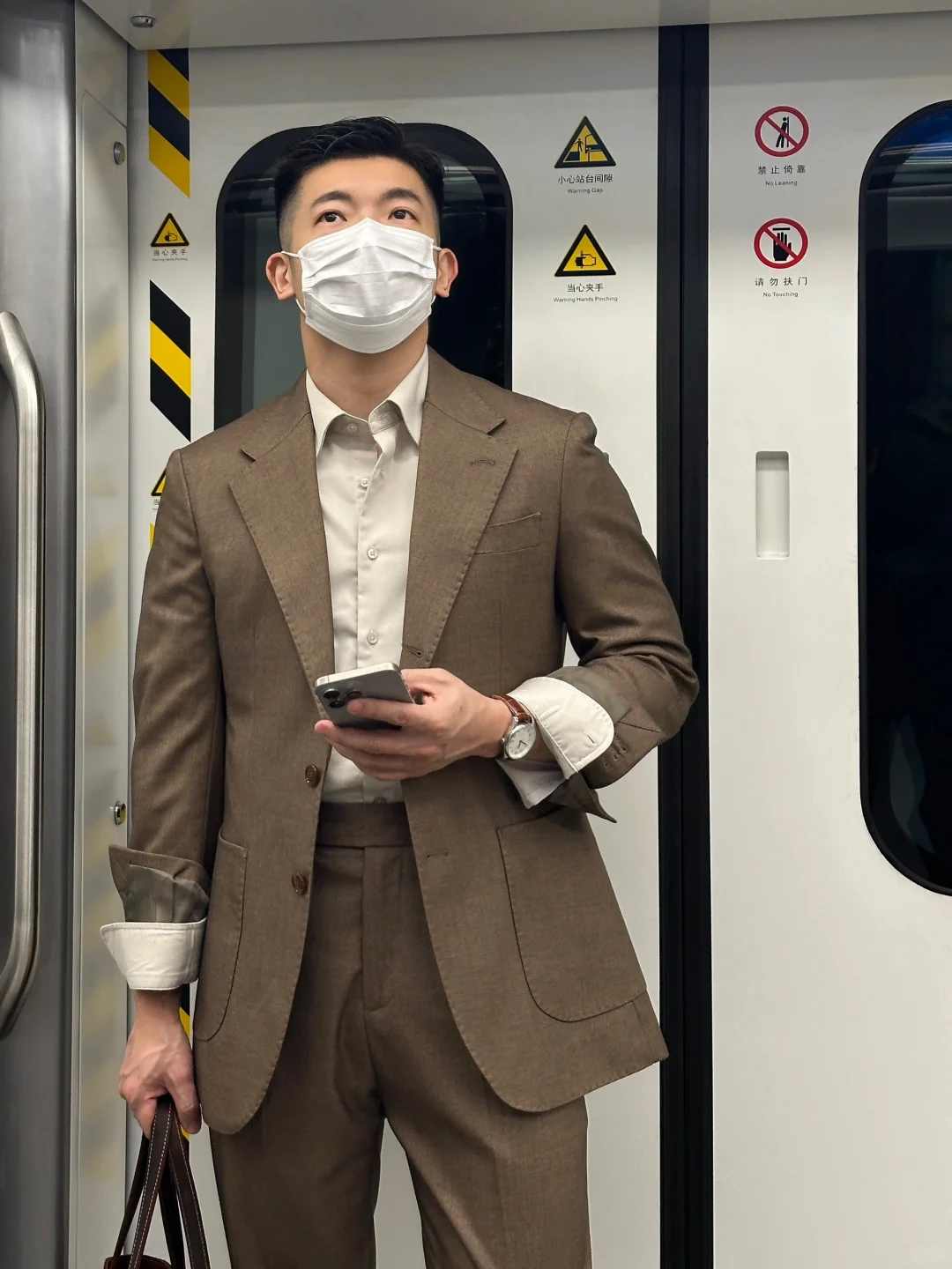 “地摊货”衬衫👔怎么穿出质感？关键……