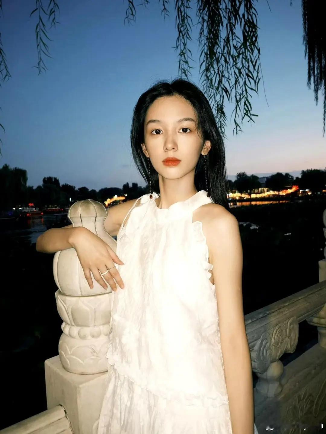周也抠脚抠得颜值都崩了，说东南亚🐵谁是东南亚🐵 ​​​