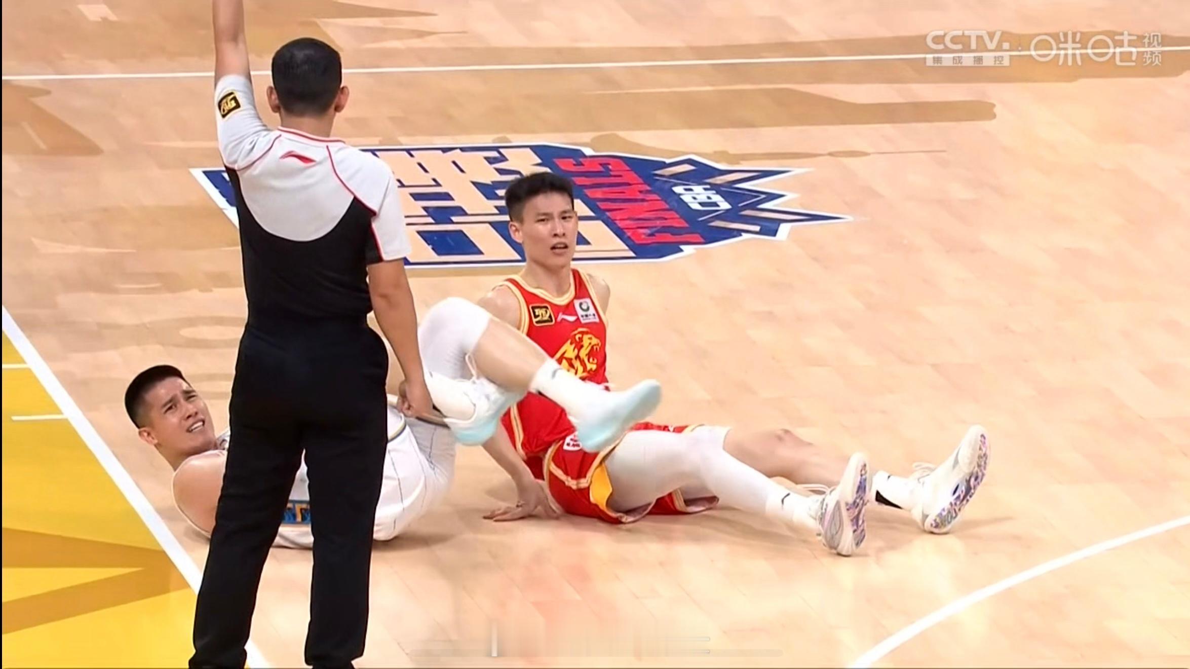 这个系列赛里两个宝岛后卫的对决很有趣广厦男篮vs北京男篮cba总决赛 ​​​