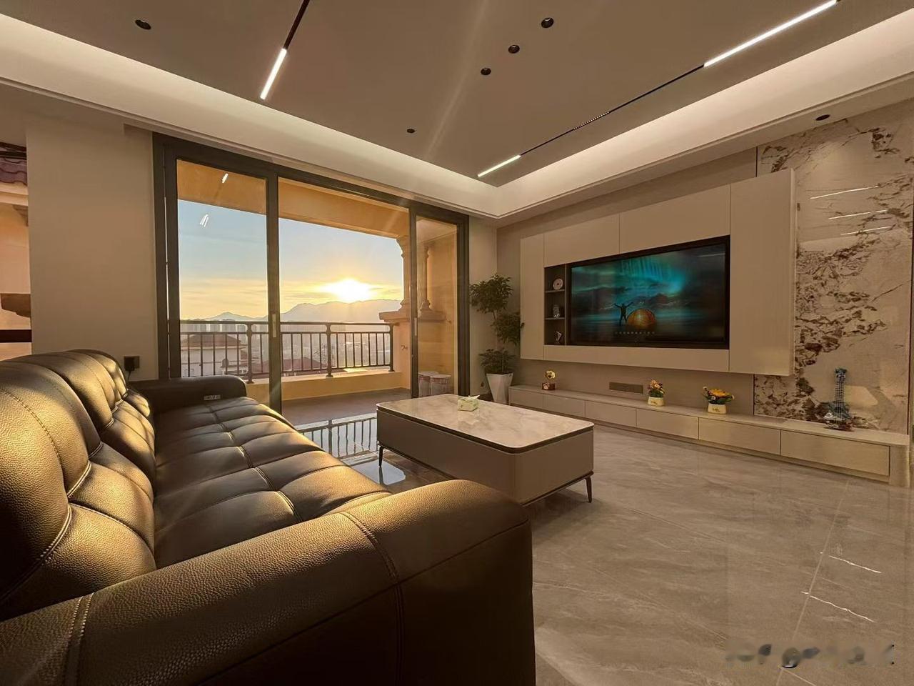 发现一个特别有趣的现象！就是一线城市房子的装修普遍都很“寒酸”，而四五线城市的房