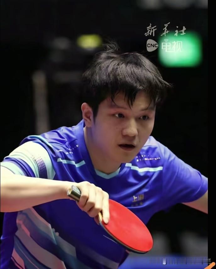 新华社出图必精品。
听到樊振东4-1战胜薛飞晋级八强，我四处流浪在各个官方账号，
