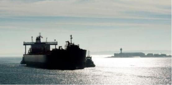 美媒：因印度需求下降，运载俄罗斯石油的油轮滞留中国附近

12月17日，彭博社报