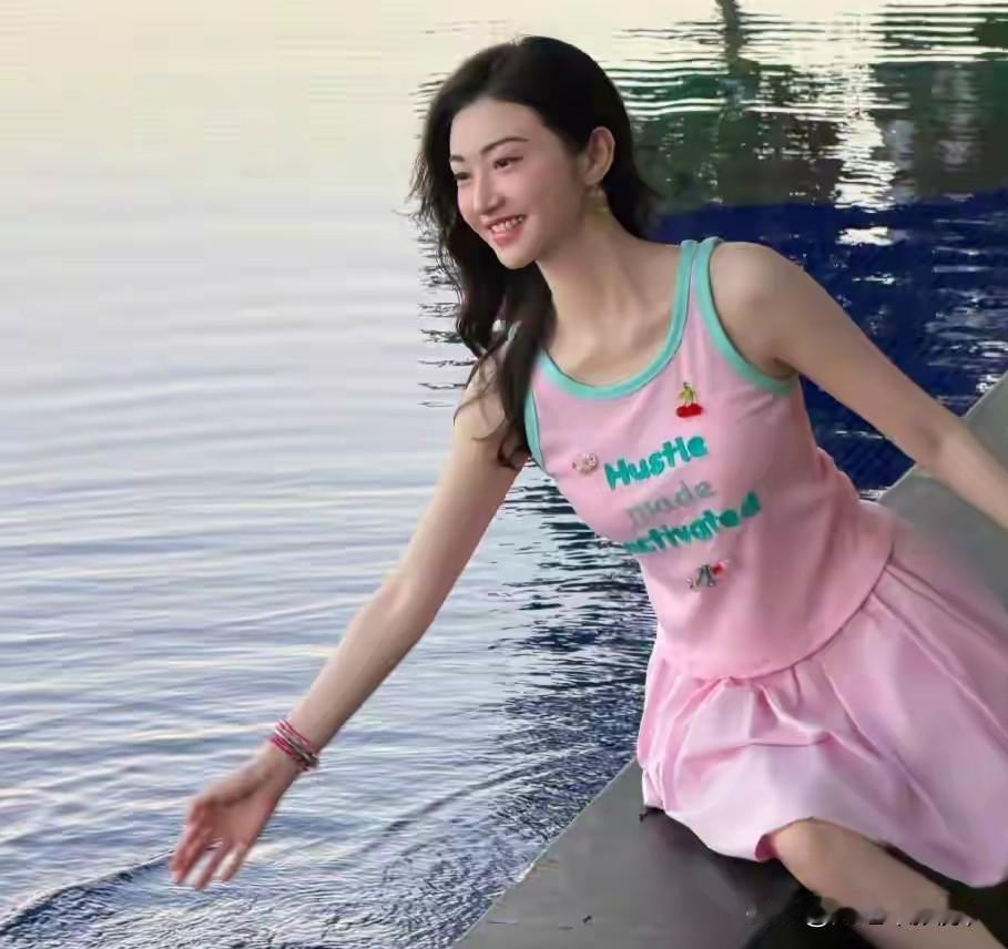 景甜的这段过往，真的给所有女生狠狠提了个醒，谈恋爱可以图颜值、图财力、图身材，唯