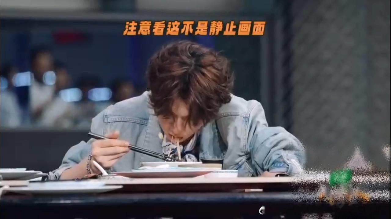 何浩楠美食观重塑中 一碗云南米线让何浩楠从怀疑走向了求证，吕严马頔王迅的好吃好香