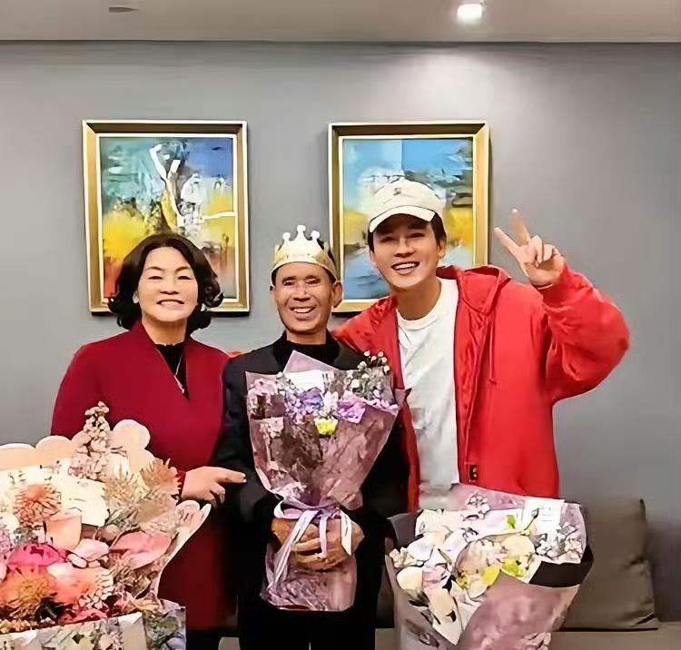 爆红后第一件事不是犒劳自己，是把一套江景房的钥匙，塞进了姐姐手里。

在这个多少