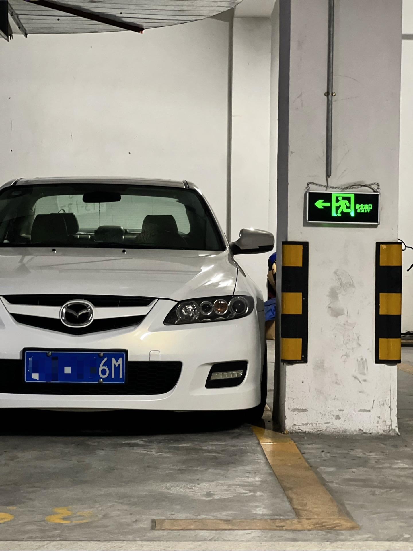 喜欢一辆车是什么感觉，就是无论什么时候都愿意停下来久久凝望