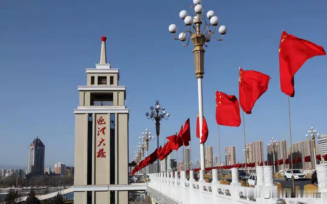我的打油诗（原创）
头条写作真有趣，
思绪万千随心意。
我行我素我喜欢，
笔下生