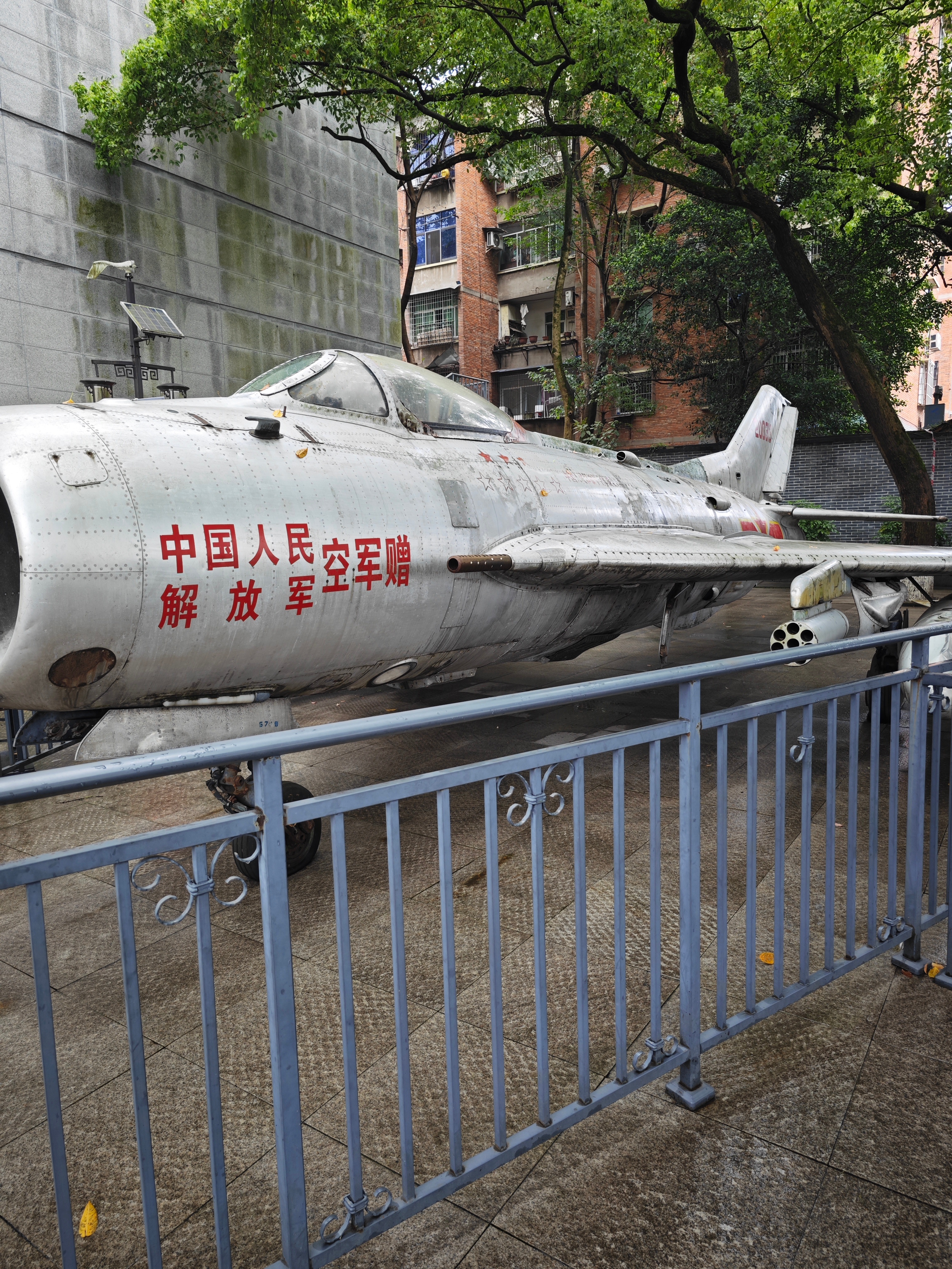 清明祭英烈，邱少云烈士。烈火焚身岿然不动，英雄精神永垂不朽。今日盛世，如您所愿，