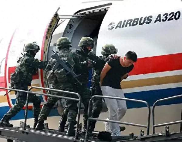 迪拜航空高空冲突绝非内讧:官方实锤恐袭，斧头坠机细节曝光