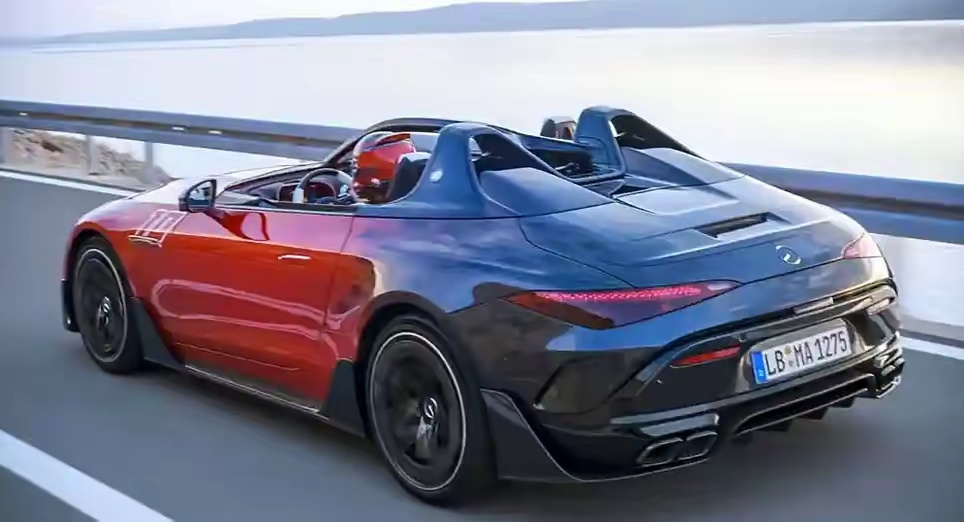 梅赛德斯-AMG SL63 PureSpeed 是一款限量版车型，由 Mytho