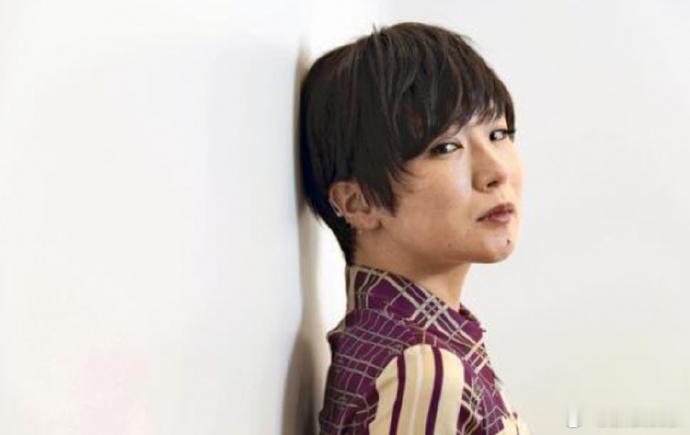 曝椎名林檎恋情椎名林檎和经济学家约会 据日媒，歌手椎名林檎和经济学家成田悠辅正在