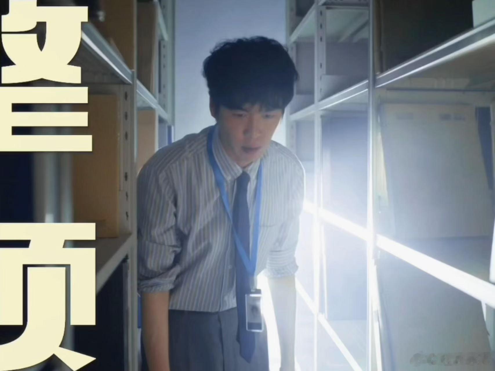 张若昀在片场被猴儿瞪了张若昀对手戏演员是真猴儿片场这段花絮笑疯我，张若昀只是笑了