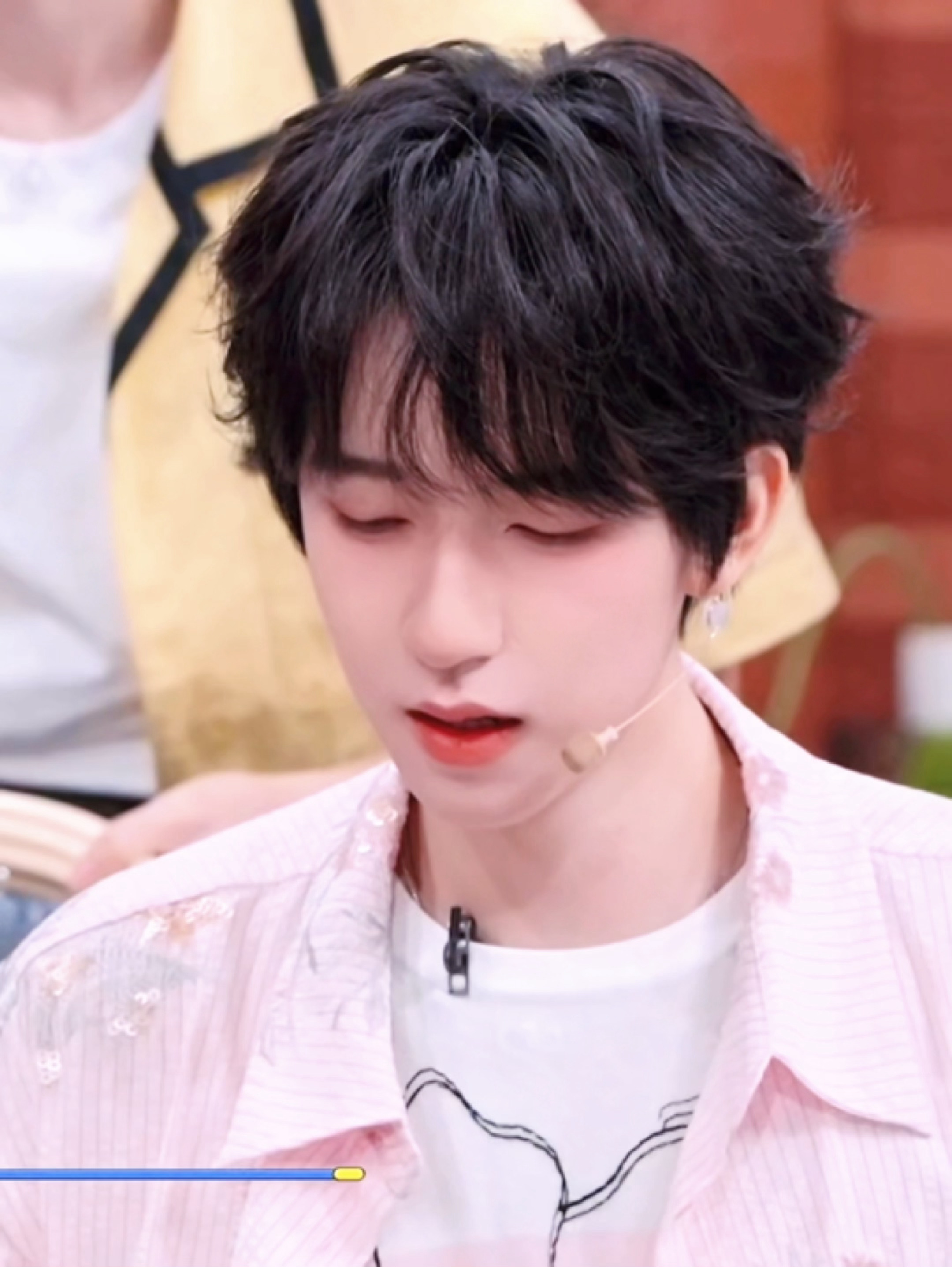 贺峻霖 纠结的小表情也那么萌(≧▽≦) 