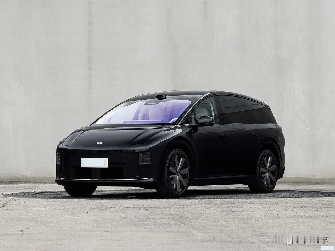 不少家庭换车，都盯着三十万这个价位，想要大空间、乘坐舒服，又纠结纯电车型的续航和