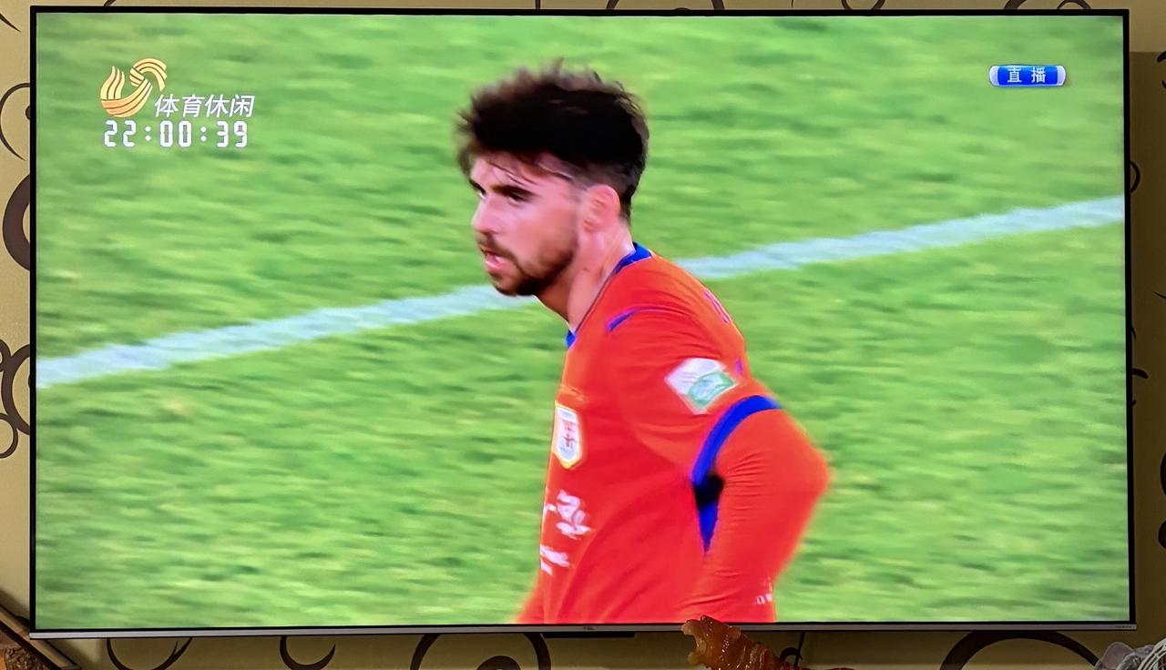 山东泰山队意外的客场2:1逆转战胜天津津门虎！
为什么说意外呢！
一是泰山队状态