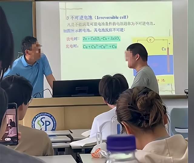 最近两起大学新闻引发热议：上海第二工业大学一男生因“最讨厌事后道歉”，愤怒打砸；