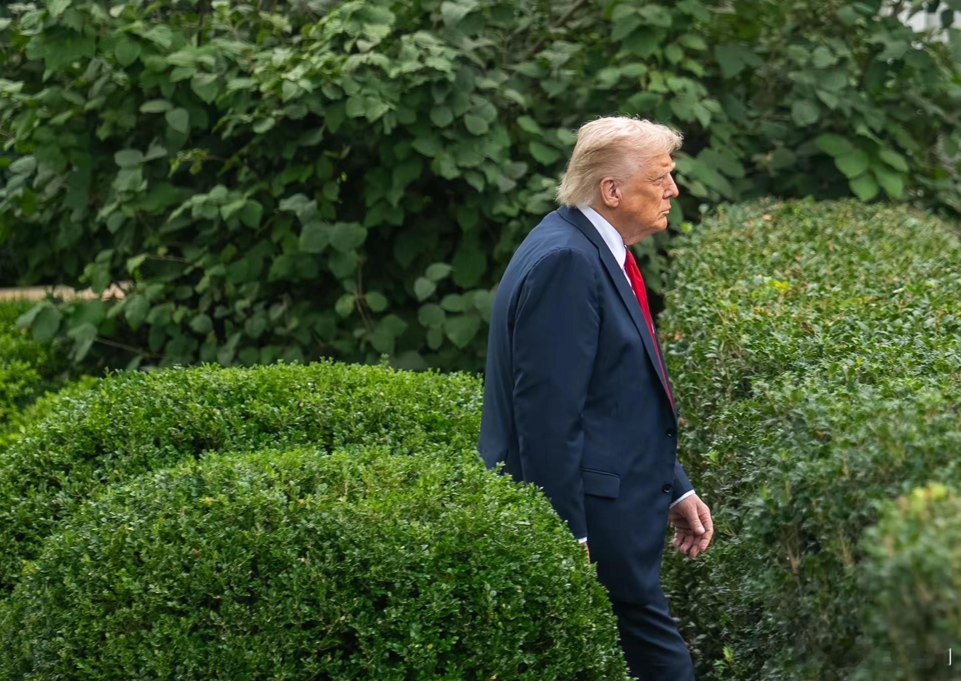 贝森特认为，格陵兰岛局势紧张非但不是坏事，反而是好事。因为收购格陵兰岛是美国领导