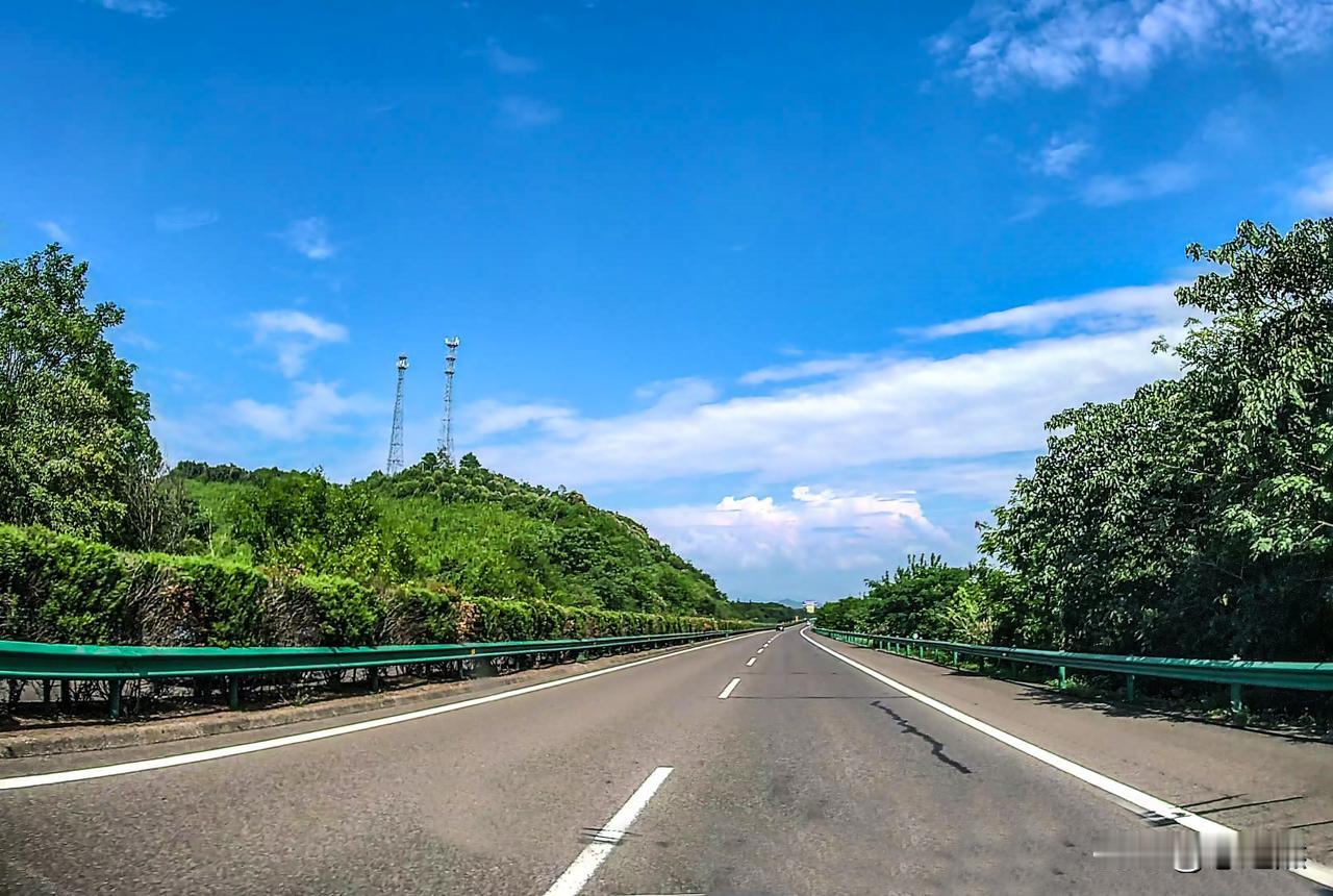 油价连续上涨，对开燃油车自驾游的人来说，影响是很大的。随着性价比越来越低，以前说