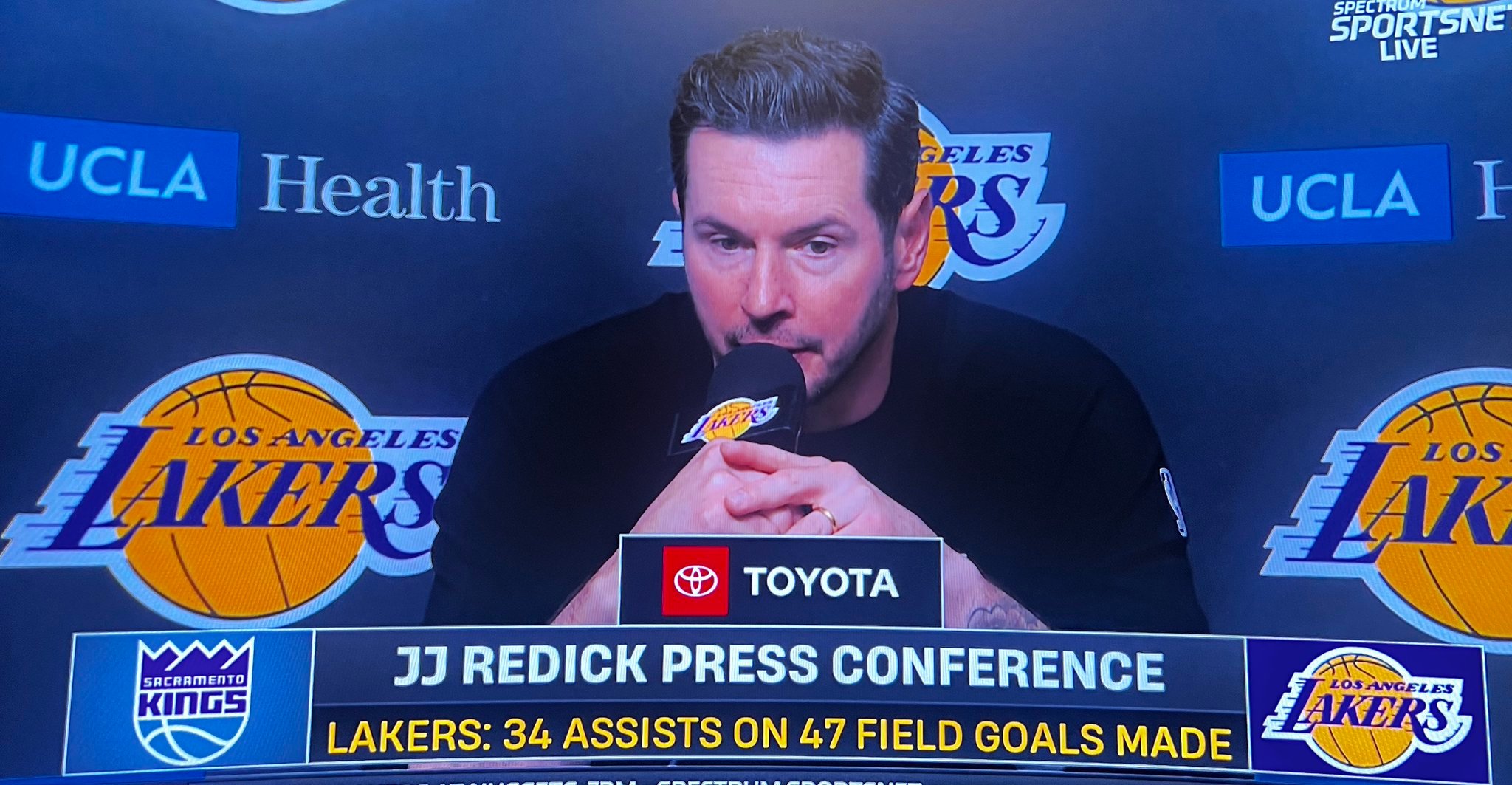 雷迪克：“感觉这支球队本赛季已经经历了18次“天要塌下来”的打击，我很欣赏队员们