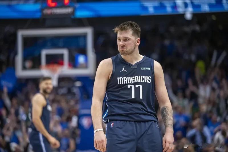 湖人球员卢卡-东契奇认为世界上没有人能防住他。

随后，NBA记者Sam LaF