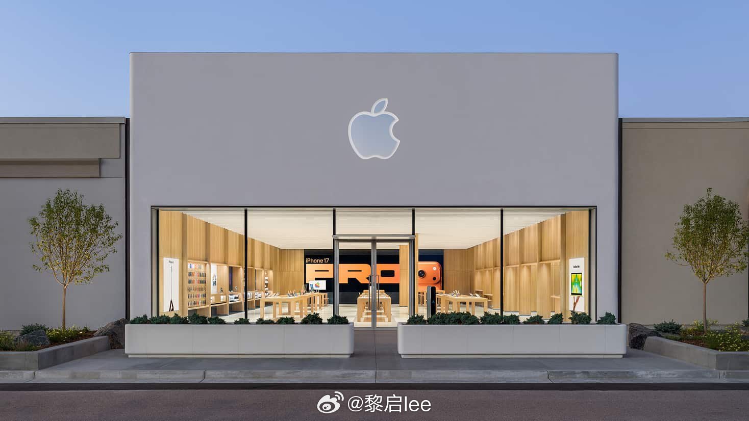 科罗拉多州新Apple Store的苹果logo是镜面的。 