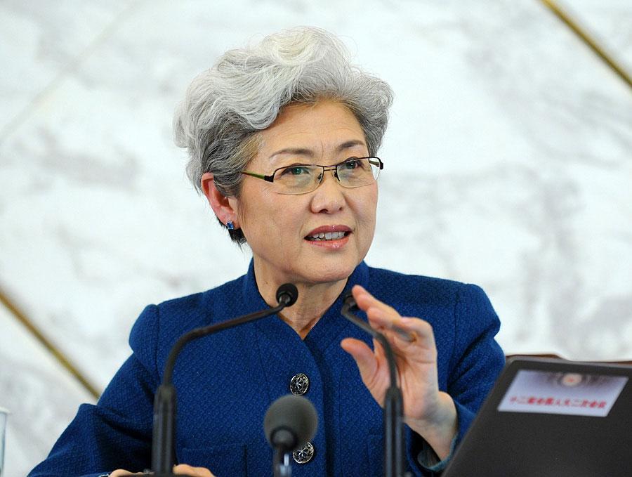 12小时内老将王毅、傅莹出马，释放统一信号，美要用重兵阻止收台。
 
随着中国国