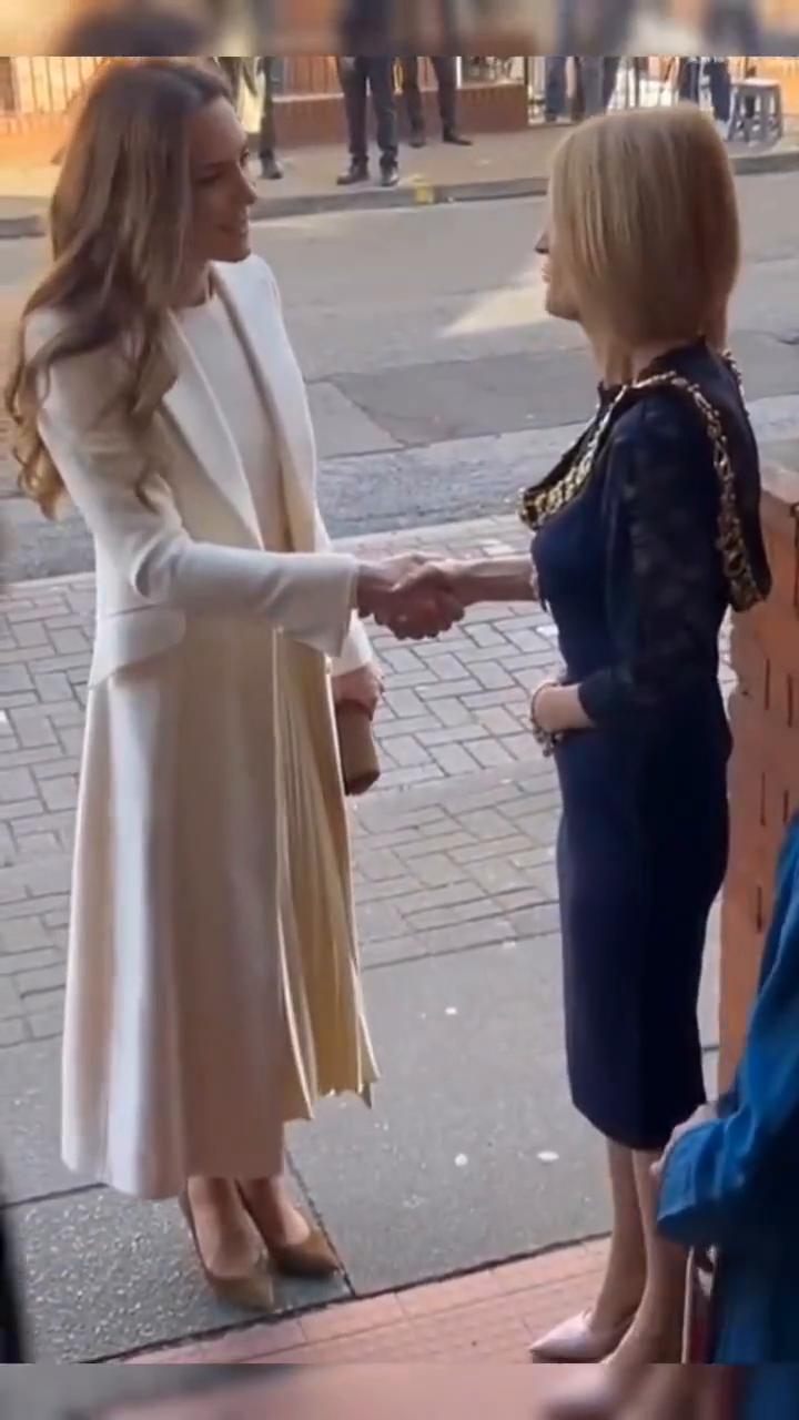 2025年3月5日，威你士王妃机特在莱斯特访问okogh odedra公司，袭纯