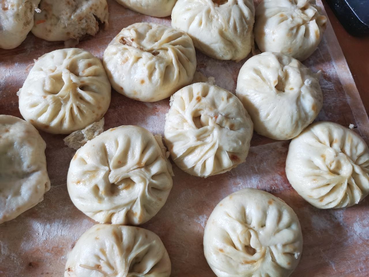 （微头条）
我最喜欢自己做饭吃
自己蒸的牛肉包子，
蒸的馒头，
自己煎的煎饼，做