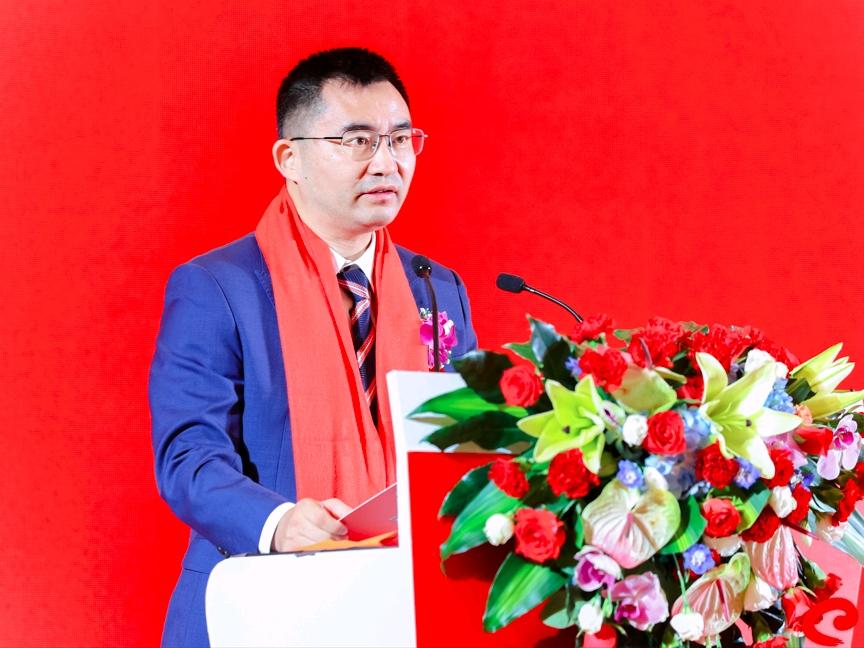 全球存储芯片价格暴涨，在深圳创业的湖南人李虎、田华两口子赚疯了。

李虎幅度控制